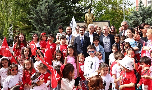 Âlâ Ki Cumhuriyet Var, Âlâ Ki Gazi Mustafa Kemal Atatürk Var