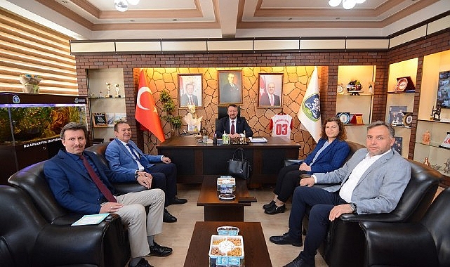 Sandıklı İlçe Ulusal Eğitim Müdürü Hüseyin Eroğlu ve beraberindeki heyet, Belediye Liderimiz Adnan Öztaş’a iyi olsun ziyaretinde bulundu
