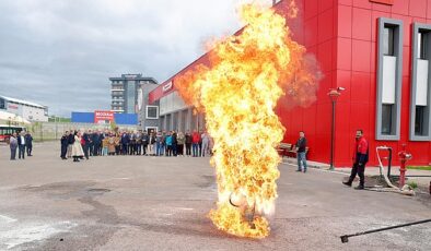 10-16 Mayıs Engelliler Haftası nedeniyle Sivas Belediyesi İtfaiye Müdürlüğü tarafından pürüzü bireylere yönelik yangın eğitimi verilerek tatbikat yapıldı
