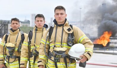 İzmir’in genç itfaiyecileri sıkı eğitimlerle vazifeye hazırlanıyor
