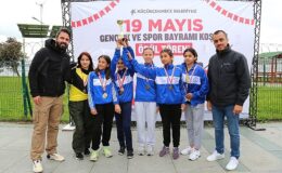 Küçükçekmece Belediyesi ve İlçe Milli Eğitim Müdürlüğü işbirliği ile okullar ortası 19 Mayıs Gençlik ve Spor Bayramı kros müsabakası düzenlendi