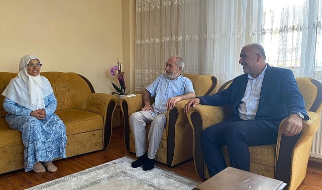 Lider İbrahim Sandıkçı’dan Hacılara Ziyaret