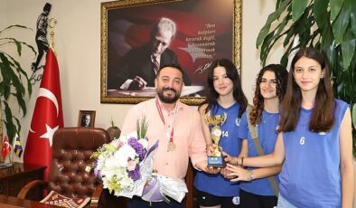 Lider Turan; Kız voleybol ekibimizin muvaffakiyetini kutluyoruz