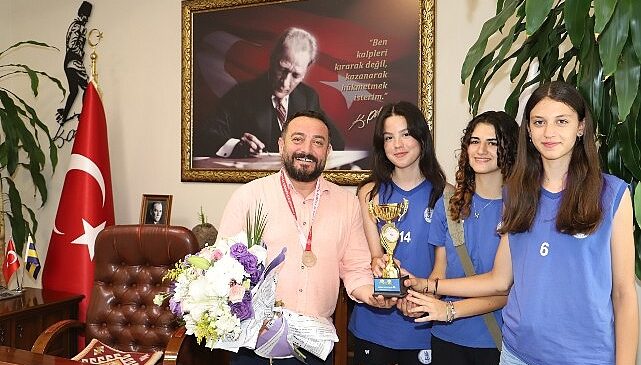 Lider Turan; Kız voleybol ekibimizin muvaffakiyetini kutluyoruz
