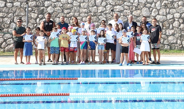 Mudanya Belediyesi tarafından düzenlenen yüzme kursları 1. Periyodu muvaffakiyetle tamamlandı. Yaklaşık 250 minik yüzücü düzenlenen merasimle sertifikalarını aldı